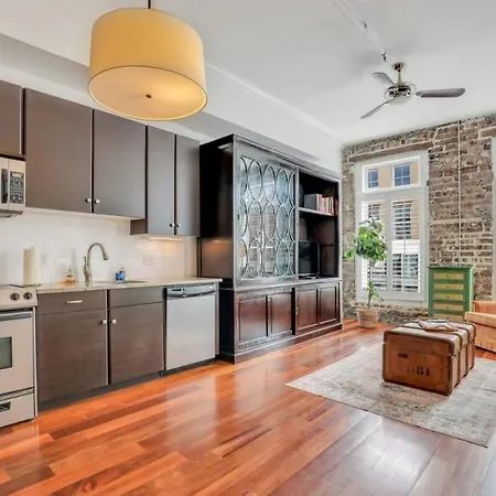 Knockout Loft- Near Plant Riverside